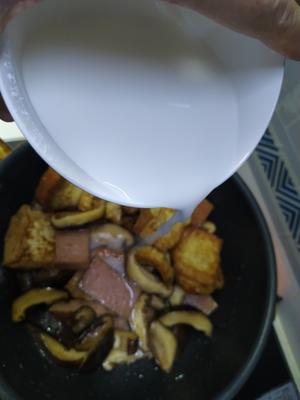 香菇午餐肉烧豆腐的做法 步骤8