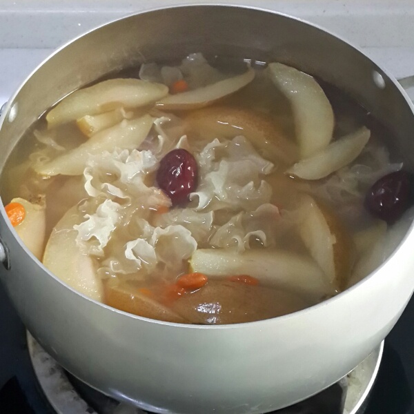 冰糖雪梨银耳汤