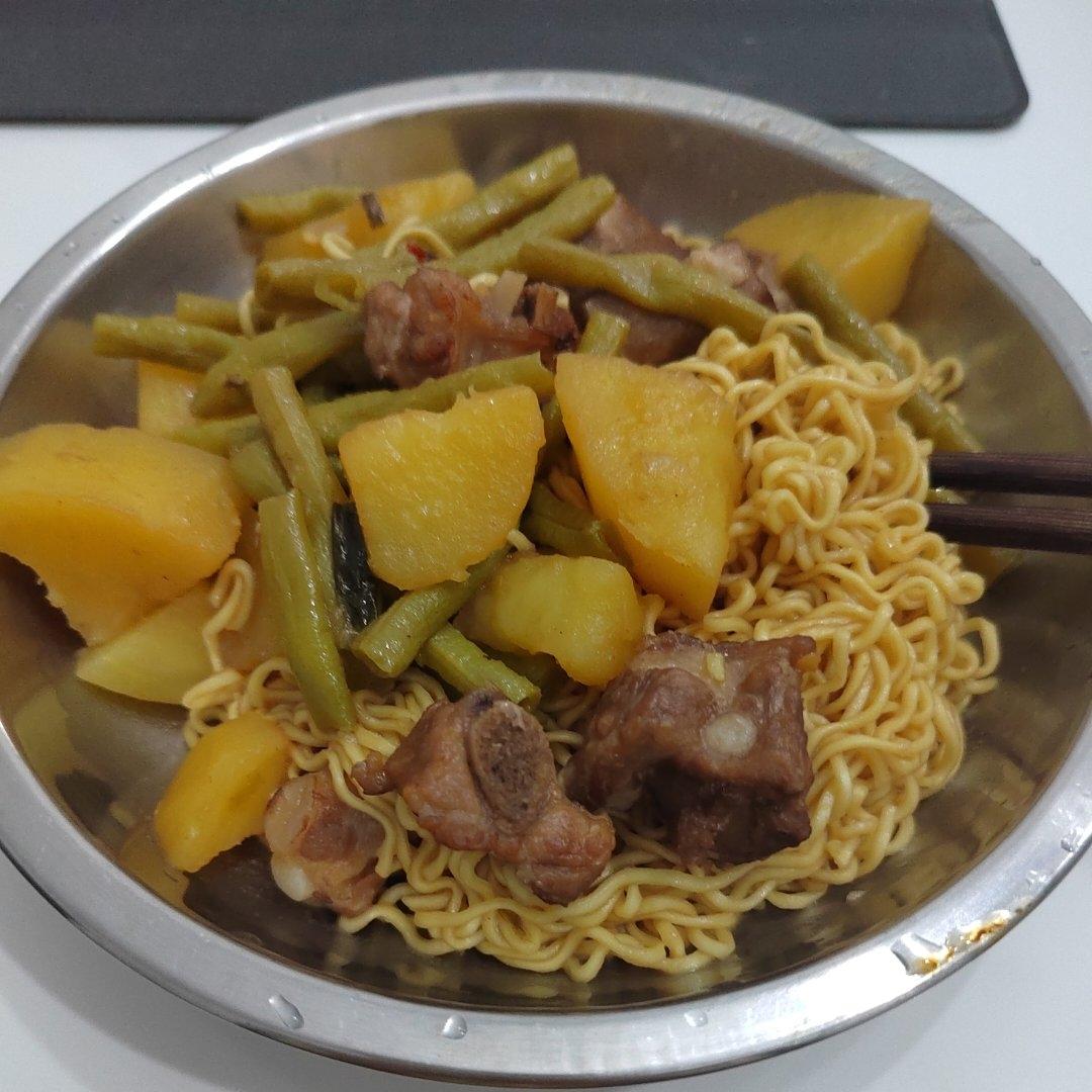 硬菜代表--排骨炖豆角土豆（豆角焖面胚子）