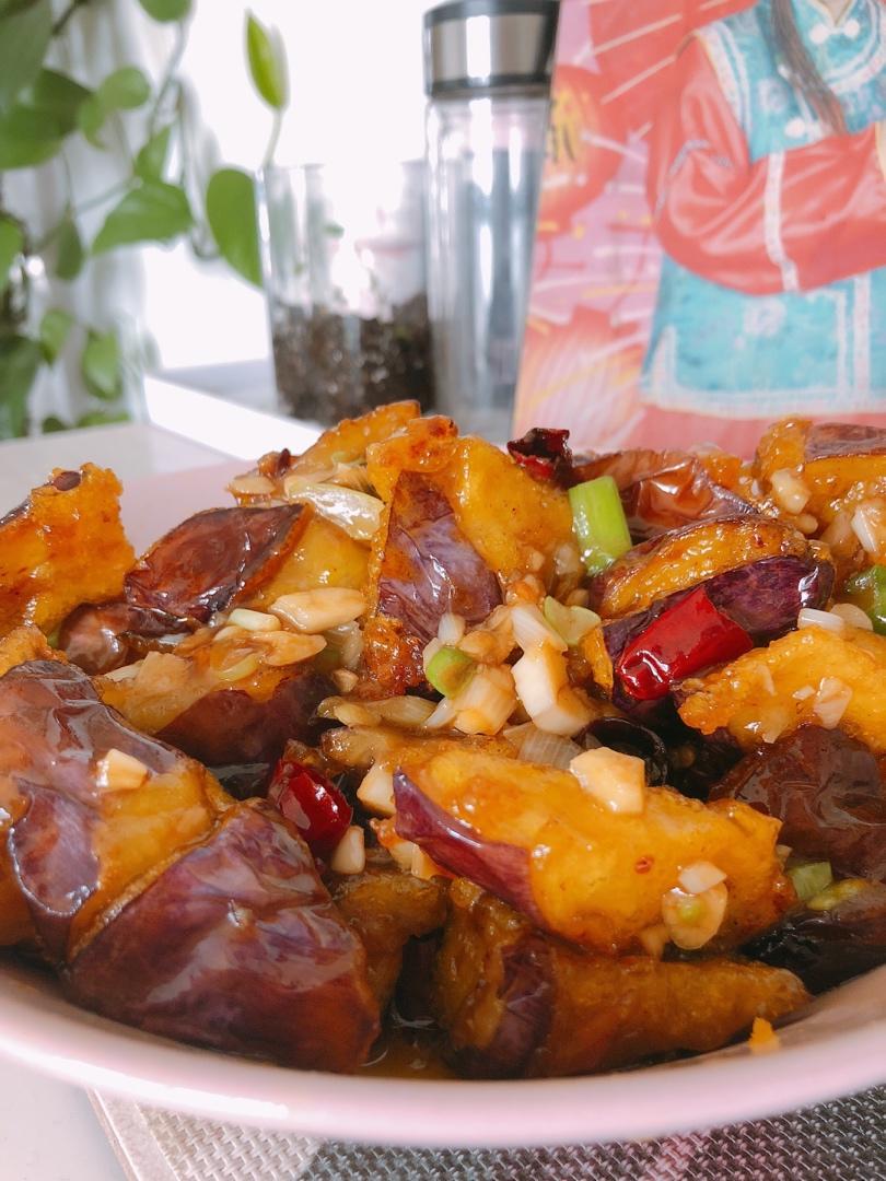 厨师长教你：“风味茄子”的家常做法，外酥里嫩味道很赞，收藏了
