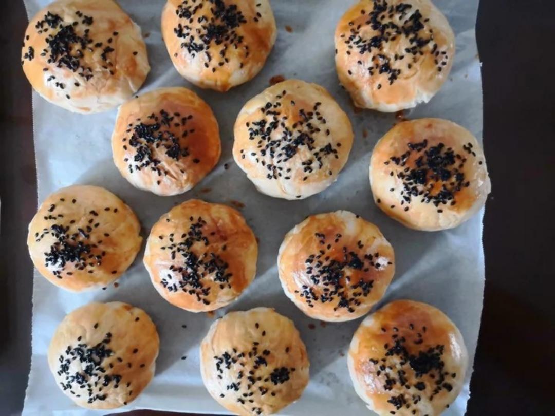 排四个小时队也买不到的鲜肉月饼，秘诀是放麻油！