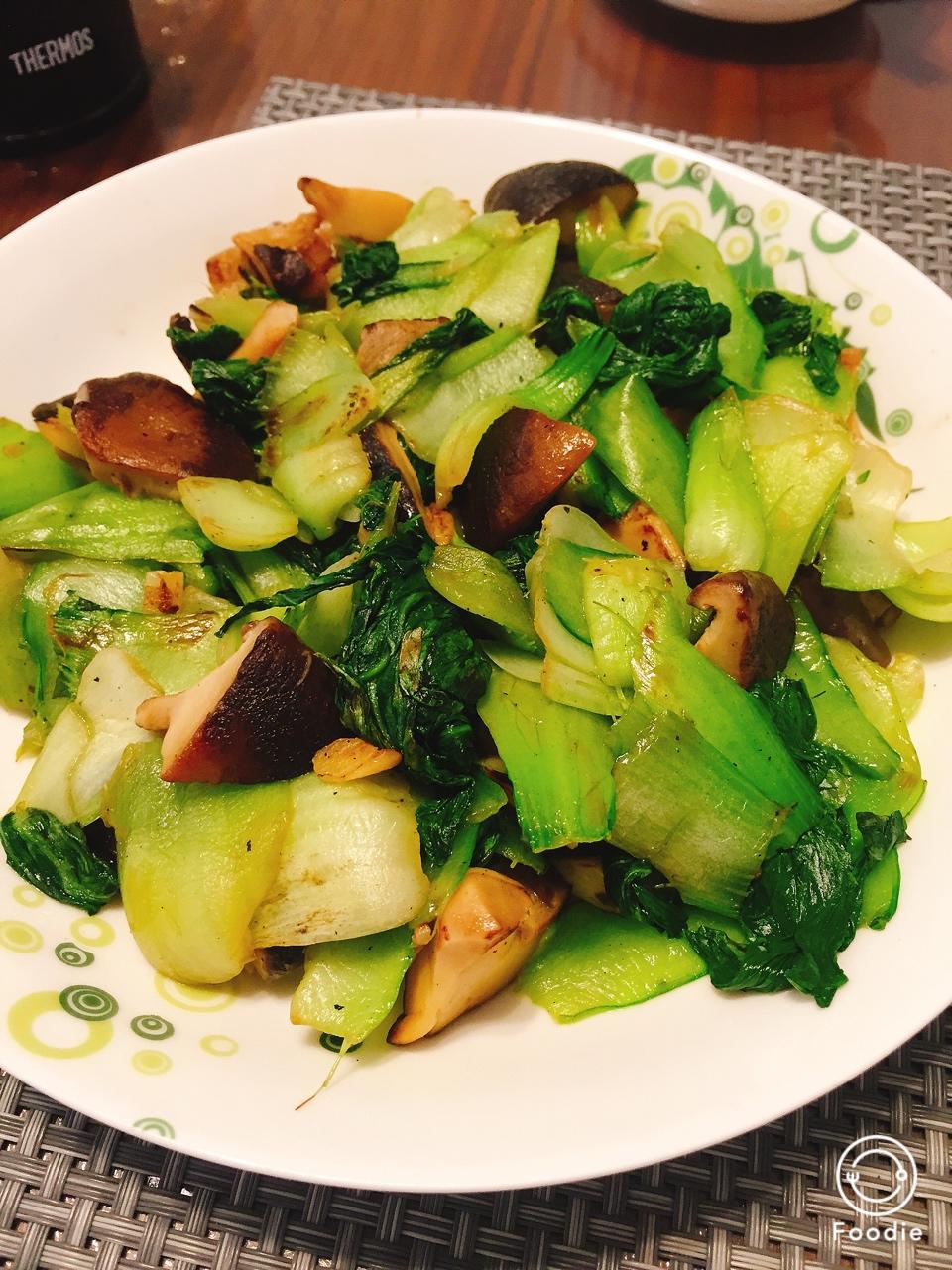 老丁的私房菜-香菇炒油菜