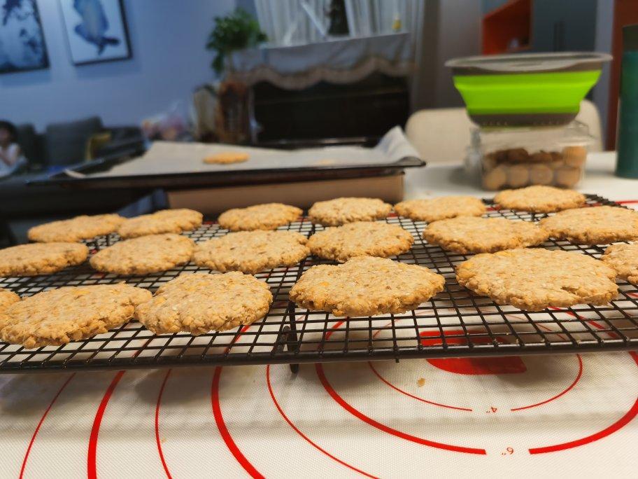 素食:有机燕麦芝麻大饼干