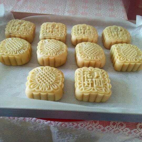 广式月饼—蛋黄莲蓉月饼