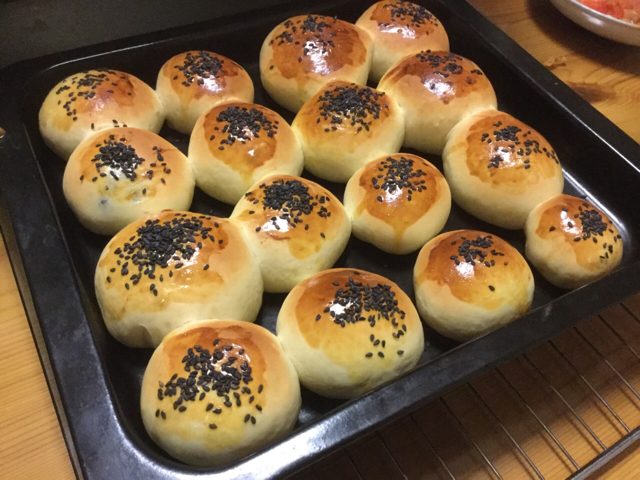 大人小孩都爱不释口的【蜂蜜牛奶小餐包】