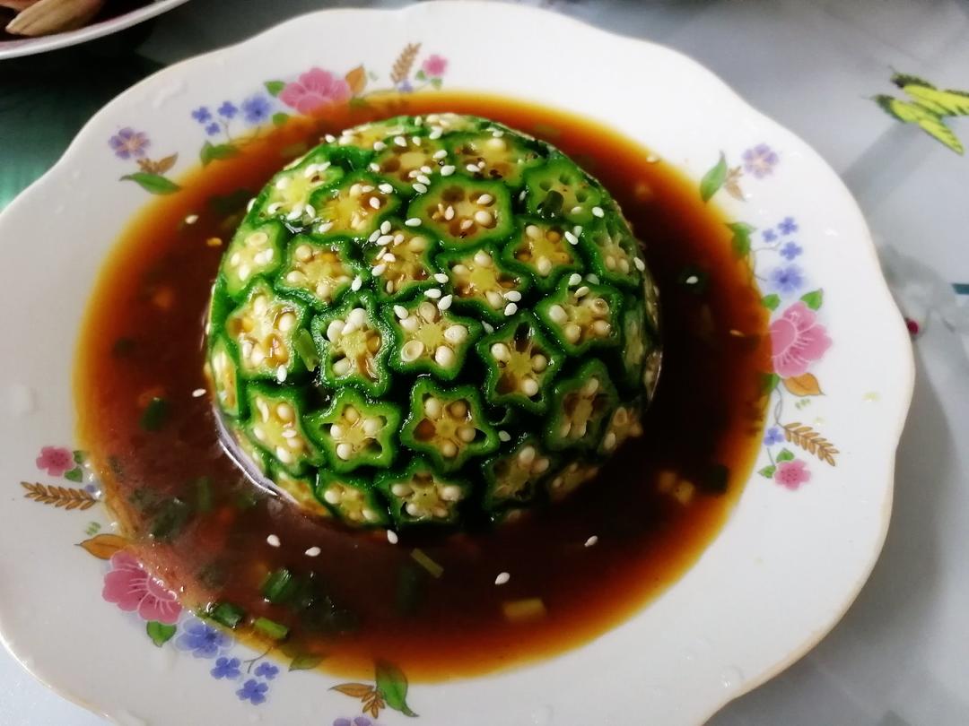 这绝对是秋葵颜值最高的做法，好看又好吃，端上桌最先光盘