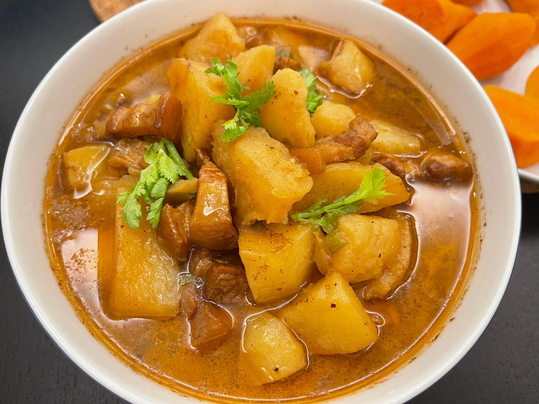 红烧肉炖土豆（丝毫不腻）