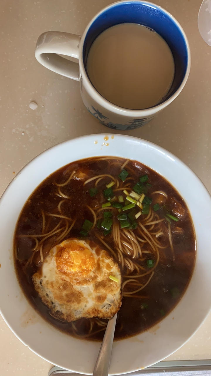 好吃到汤汁不剩～浓郁的番茄荷包蛋焖面