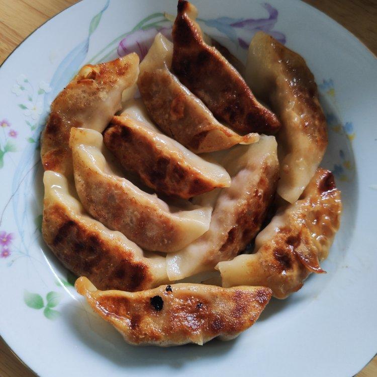 家的厨房！脆到爆的烤饺，绝对完胜“咬不得生煎”直播