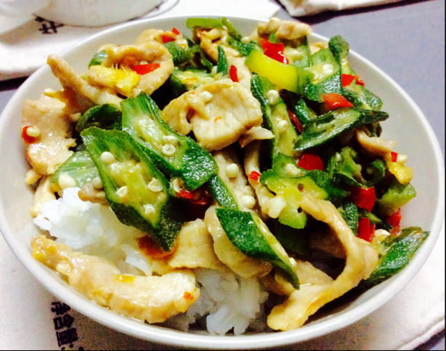 超开胃泡椒秋葵炒肉