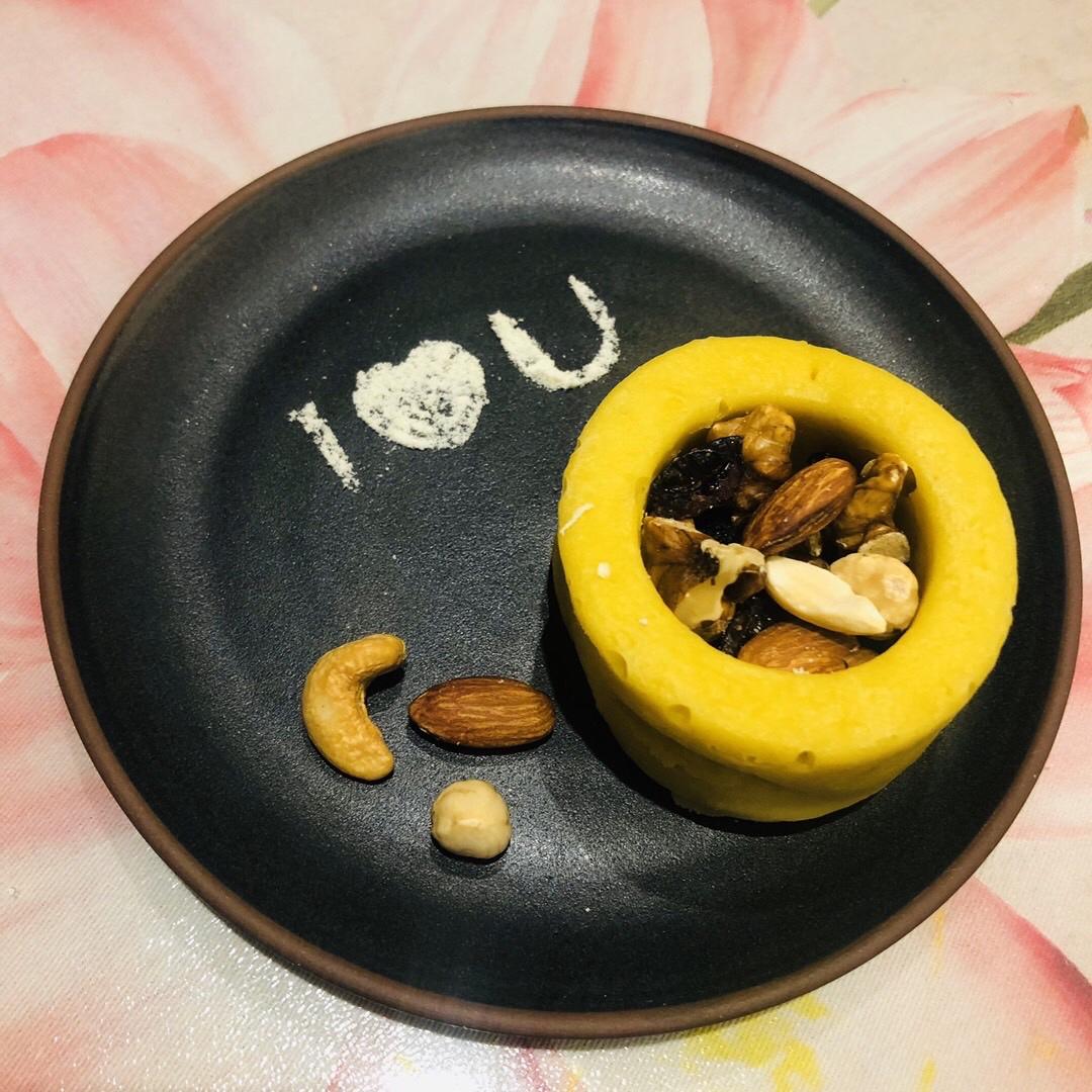 宝宝10个月辅食：味道香甜的苹果蒸蛋糕