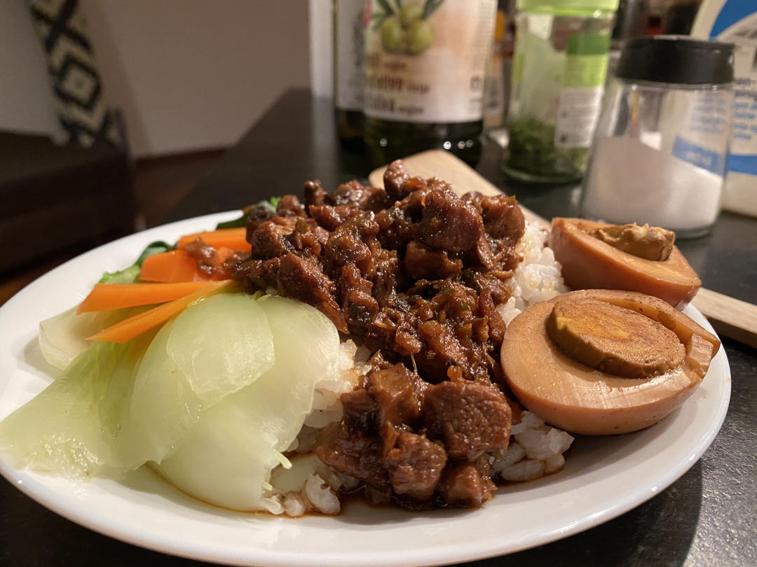 洋葱酥卤肉饭