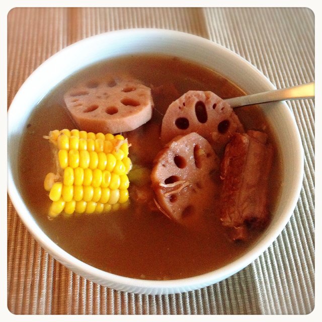 排骨莲藕玉米汤