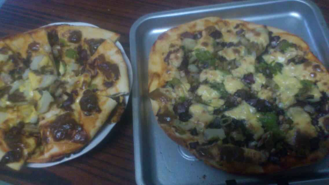 薄饼脆皮火腿pizza