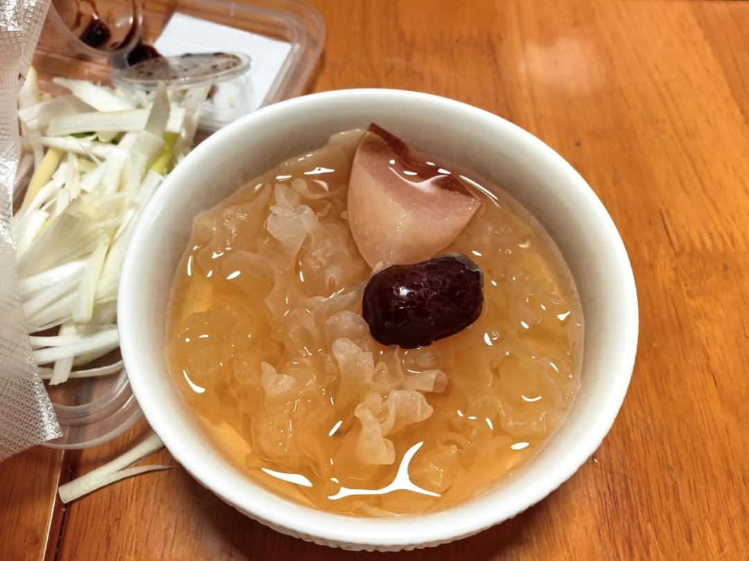 红枣银耳炖梨：润肺止咳，电饭锅版，养生炖汤