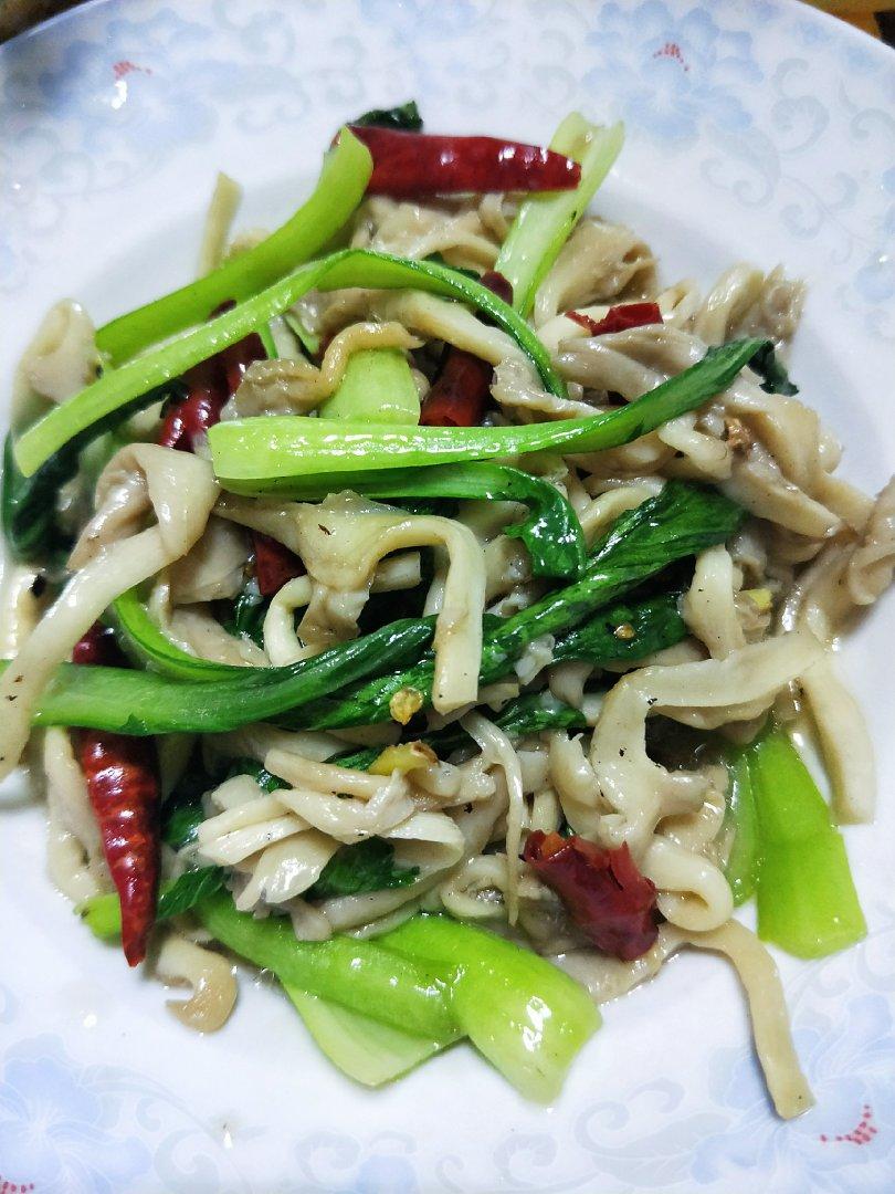 平菇炒青菜