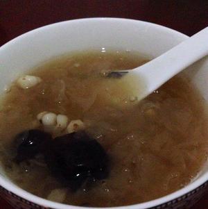 银耳薏仁汤（电饭煲超简单版）的做法 步骤1