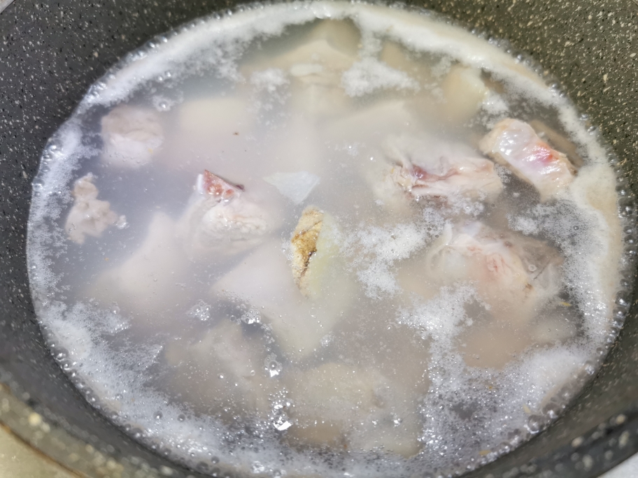 海带排骨汤的做法 步骤3