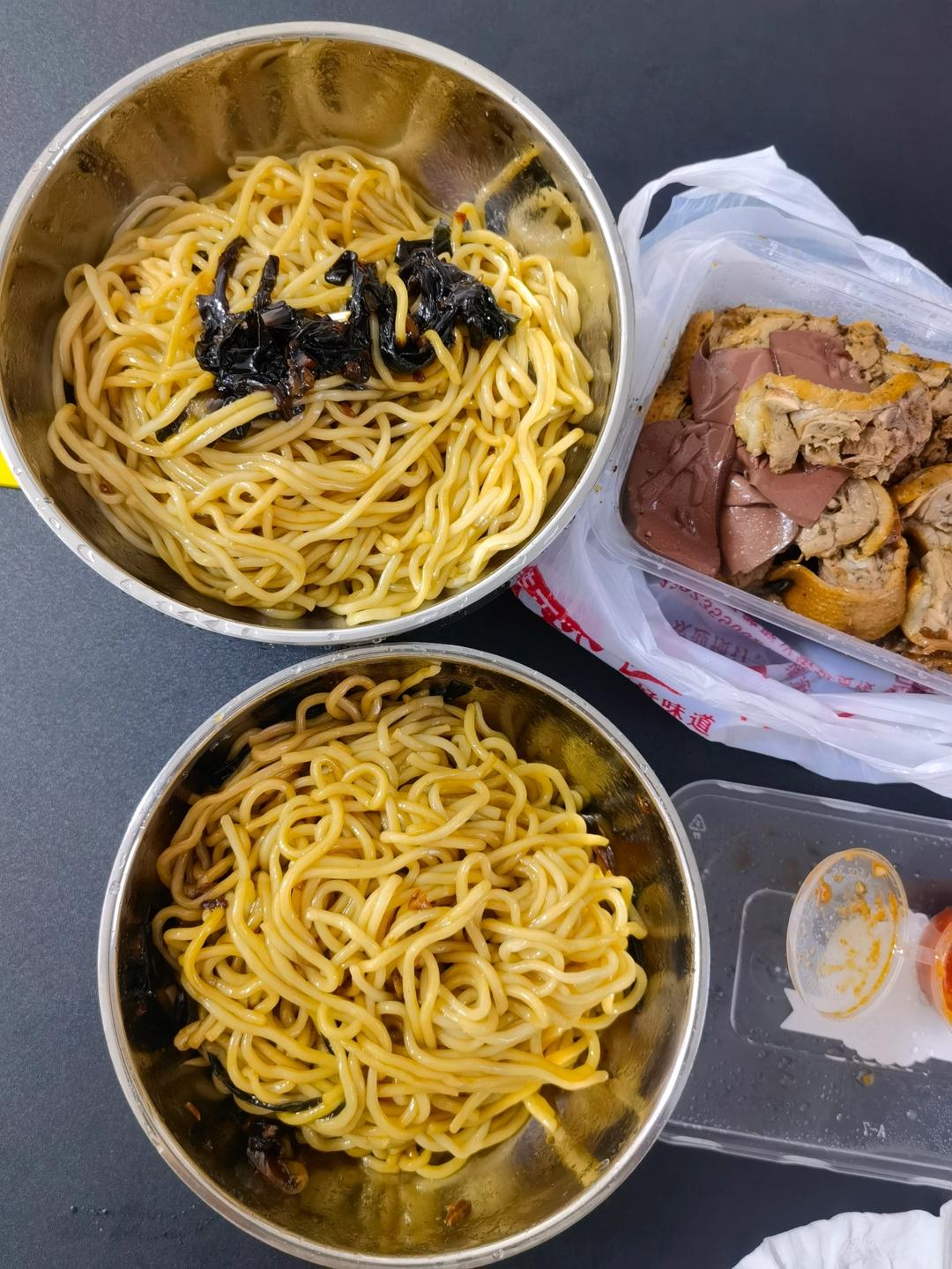 10分钟搞定的一碗葱油拌面