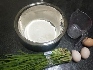 自制锅贴韭菜鸡蛋的做法 步骤1