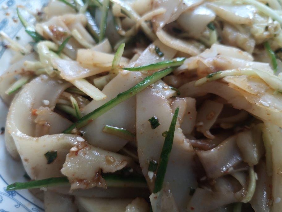 月光下的养鱼人做的免洗面版凉皮(玉米淀粉 面粉)