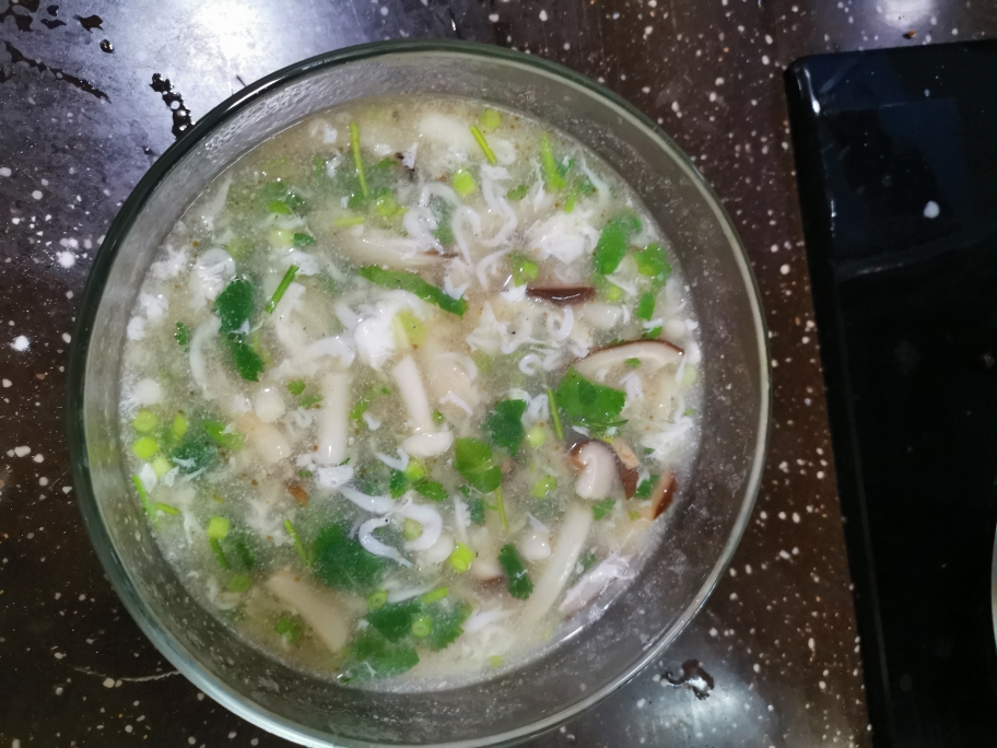双菇银鱼汤