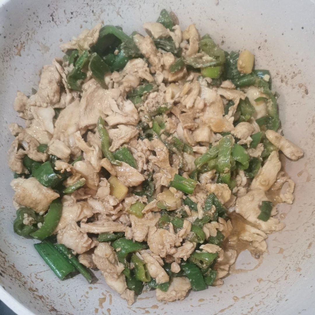 嫩嫩的鸡胸肉炒青椒