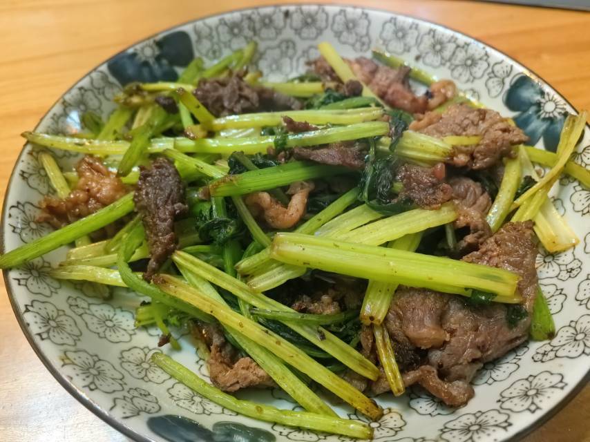 下饭神器又来了，试试这道芹菜炒牛肉！！