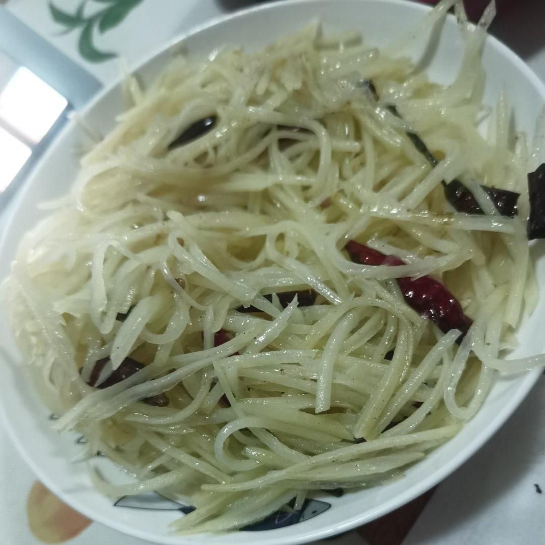 酸辣土豆丝（绝对清脆爽口，比外面卖的好吃，有诀窍！）