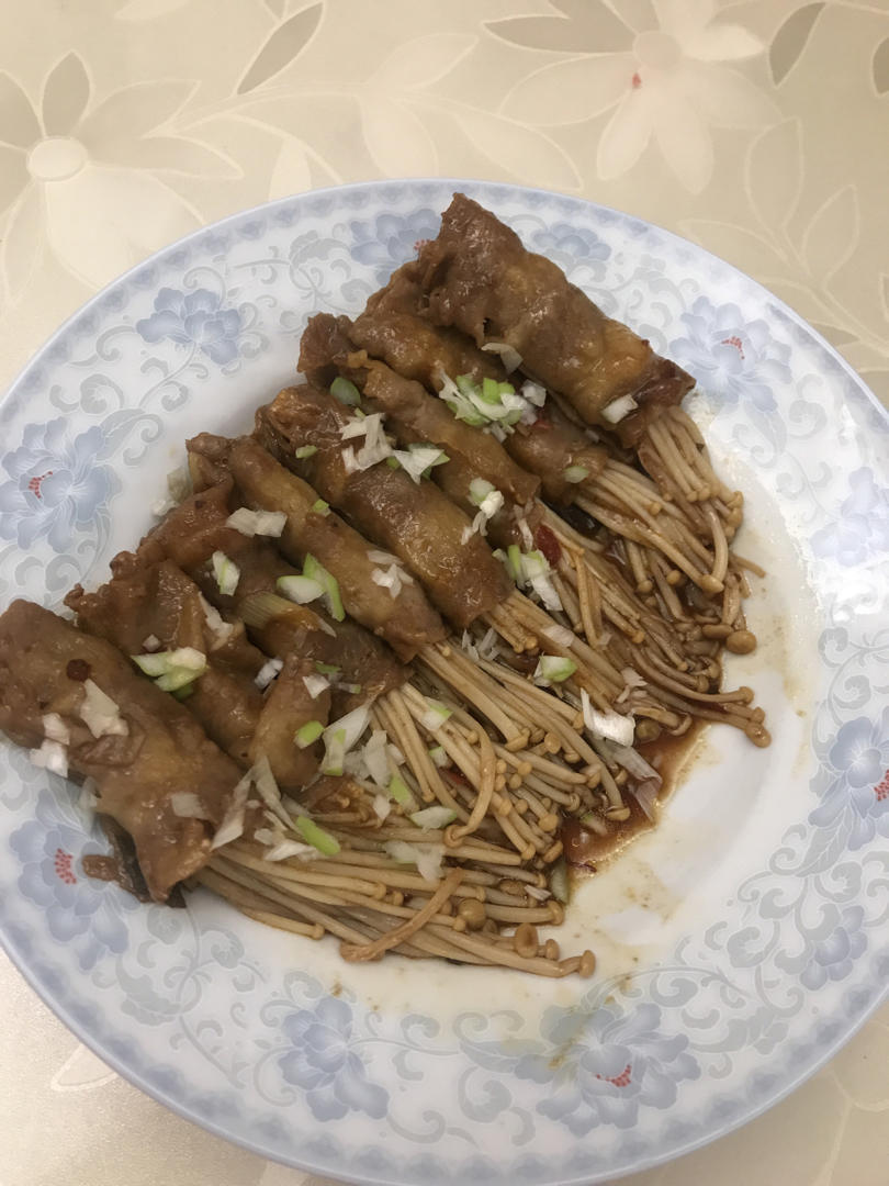 【金针菇肥牛卷】