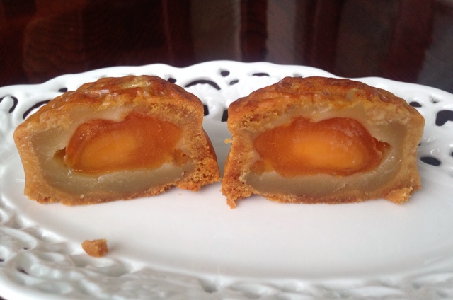广式月饼——蛋黄莲蓉月饼
