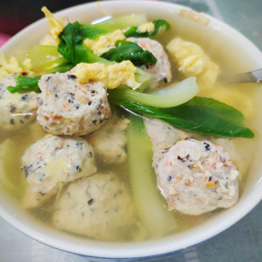 龙利鱼肉汆鸡胸肉丸子