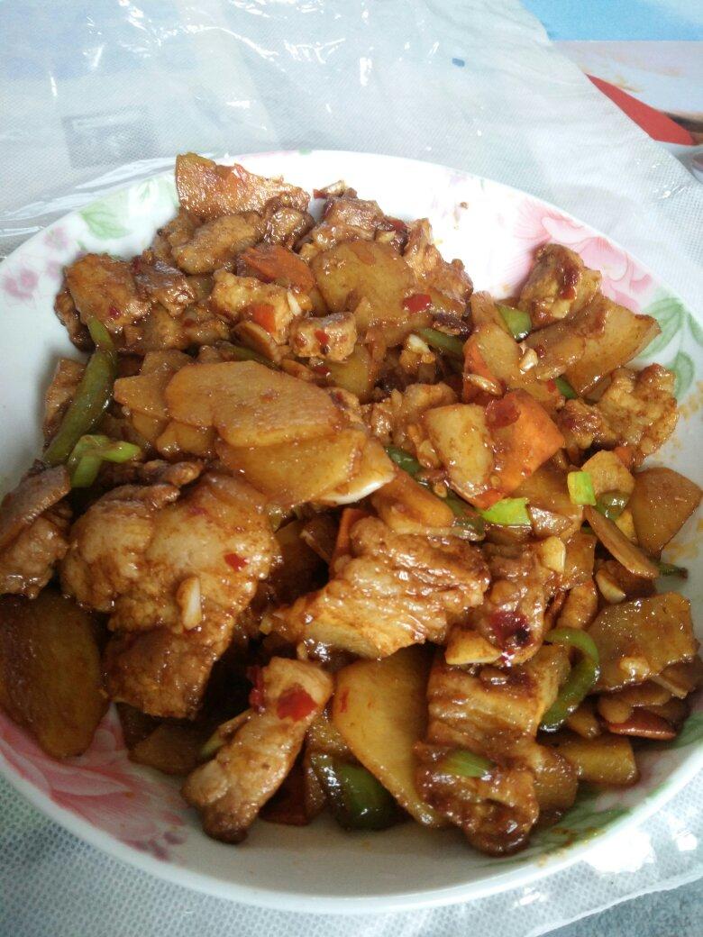 五花肉干煸土豆片