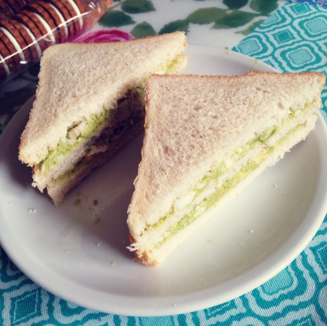 牛油果鸡蛋三明治