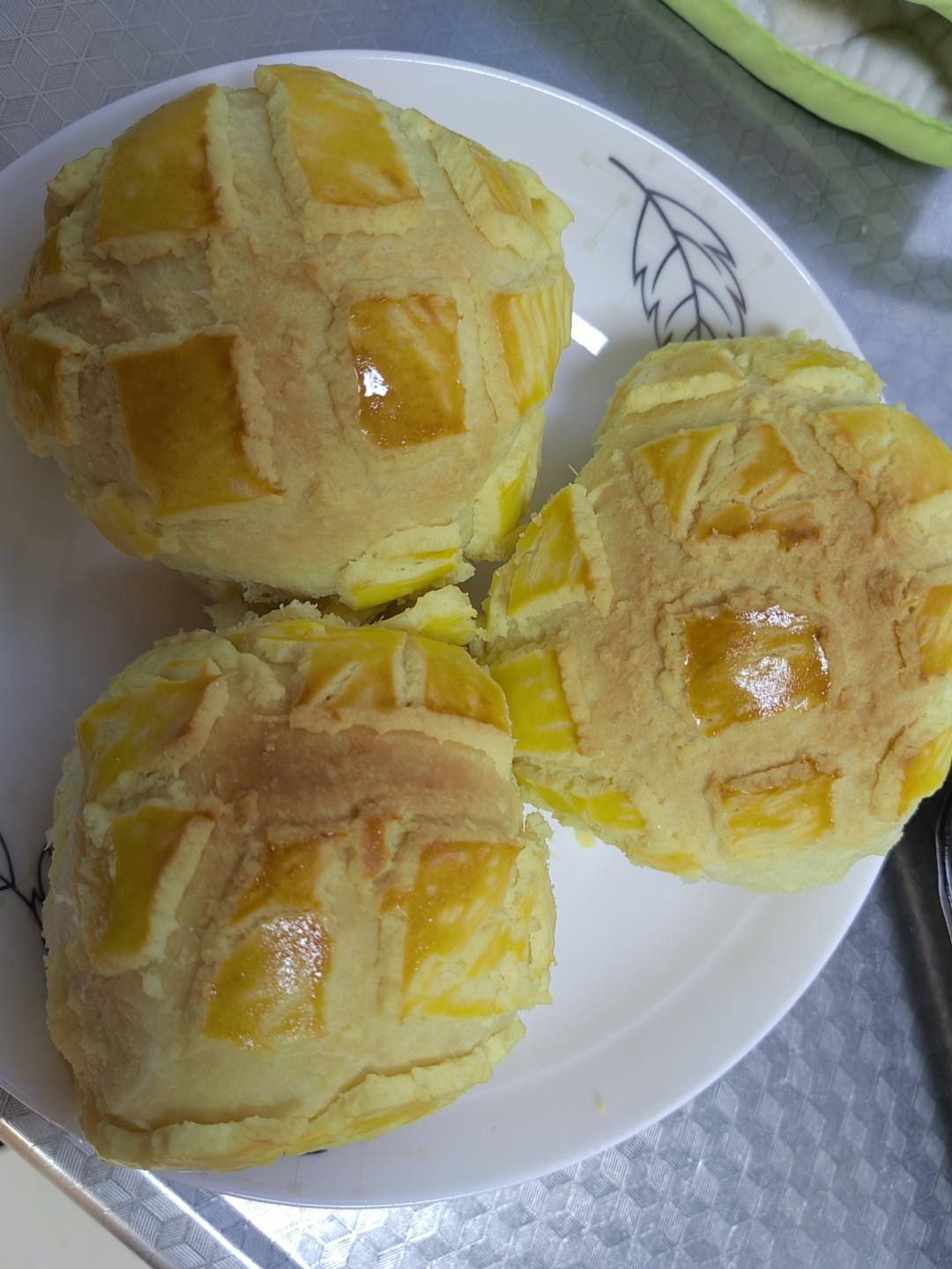 好吃到炸裂的港式菠萝包（附带制作酥皮的小视频）
