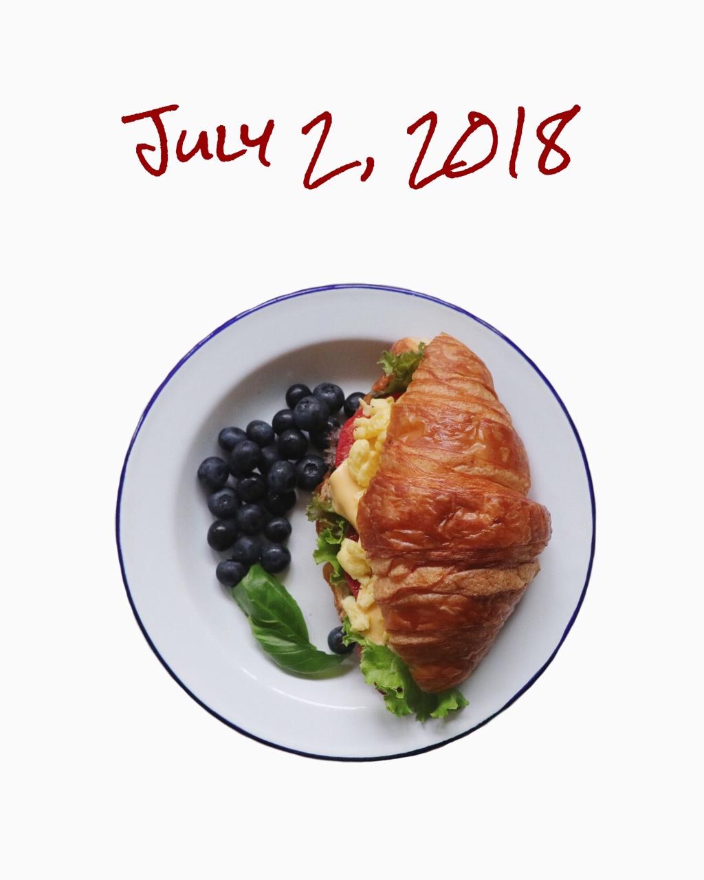 睡沙发才能吃上早餐