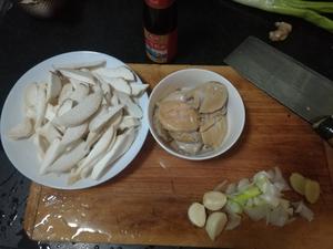 杏鲍菇炖鲍鱼的做法 步骤1