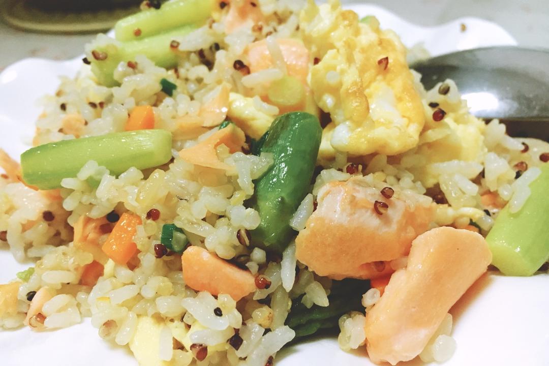 三文鱼藜麦蛋炒饭