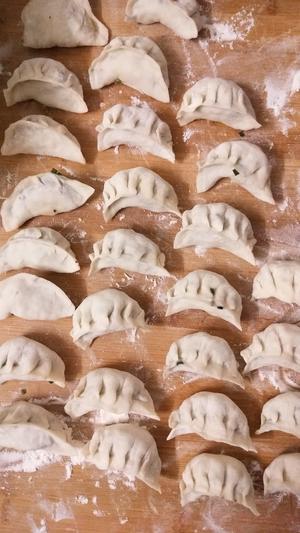 韭菜鸡蛋豆腐香菇木耳营养手擀饺子的做法 步骤5