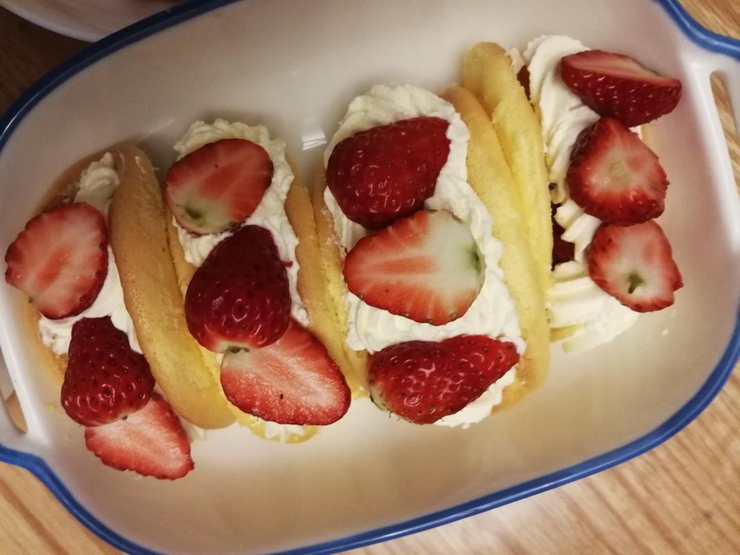 草莓抱抱蛋糕卷、附上详细花边挤法