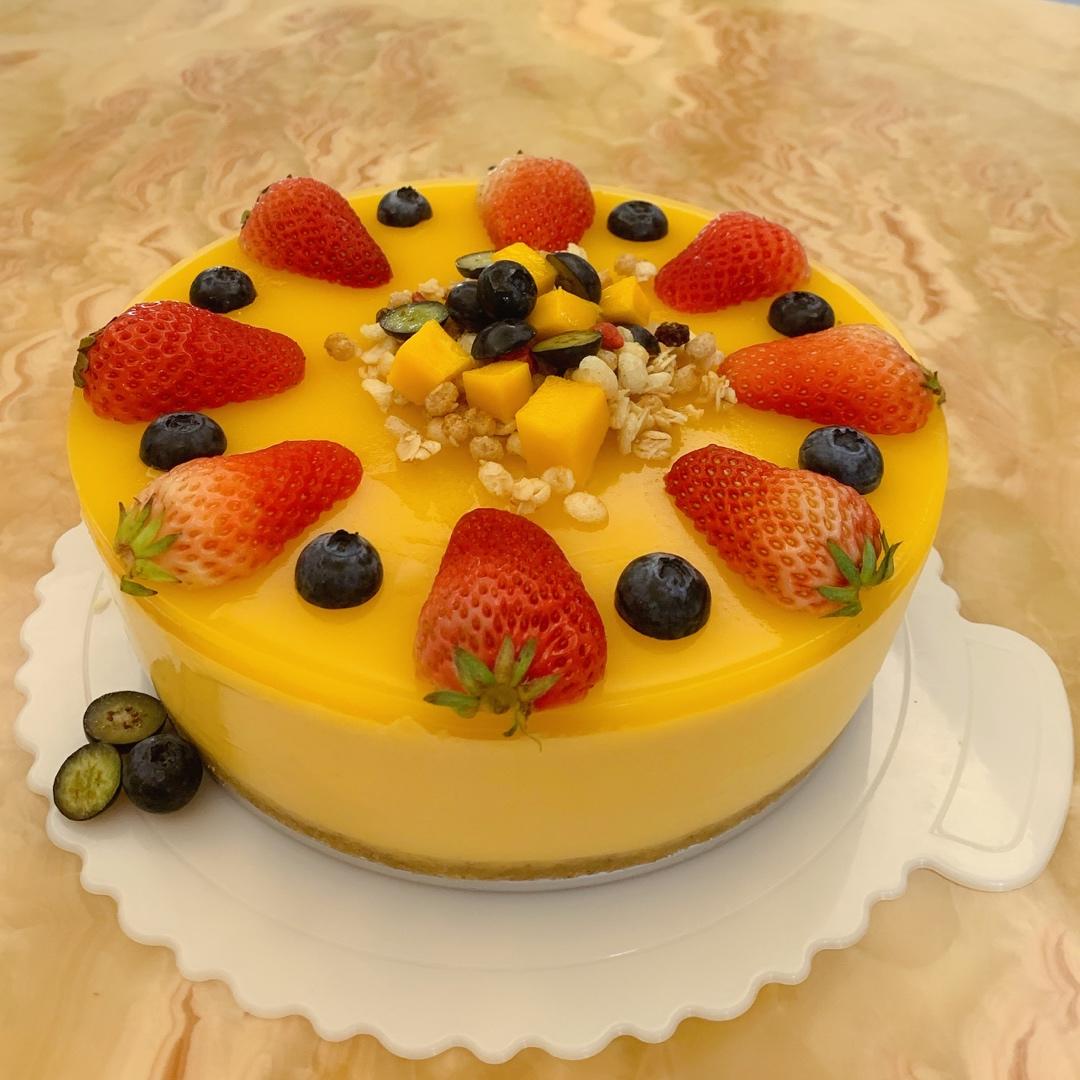 谢育宜做的芒果慕斯蛋糕