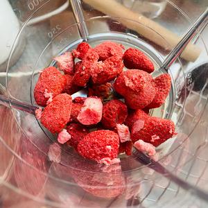 高颜值的粉色草莓牛轧糖‼️送礼必备✅酸甜好吃的做法 步骤2