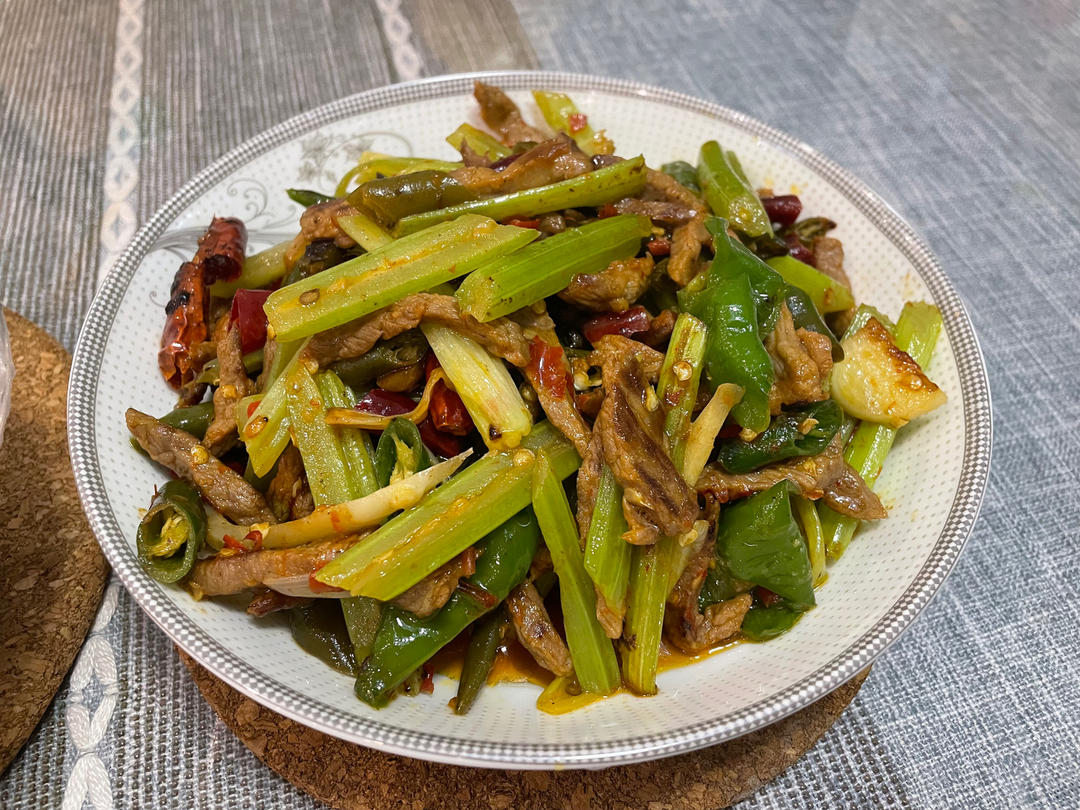 芹菜泡椒牛肉丝