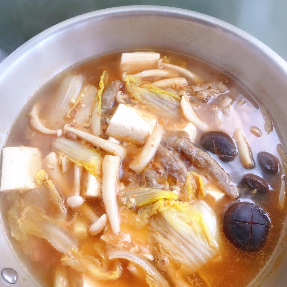 鲜菌肥牛锅