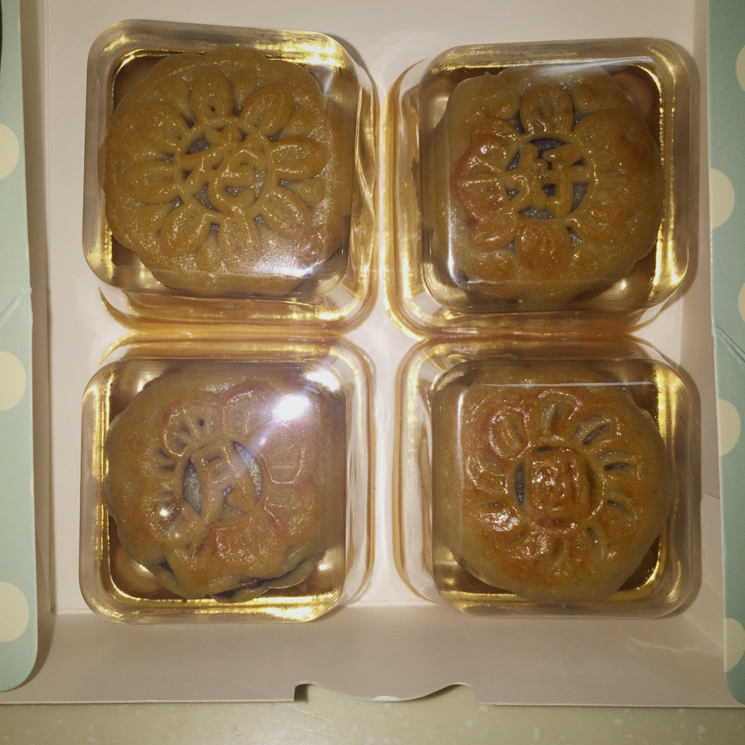 广式月饼——蛋黄莲蓉月饼