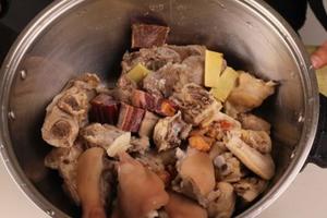 林志鹏自动烹饪锅烹制滋补浓汤-捷赛私房菜的做法 步骤3
