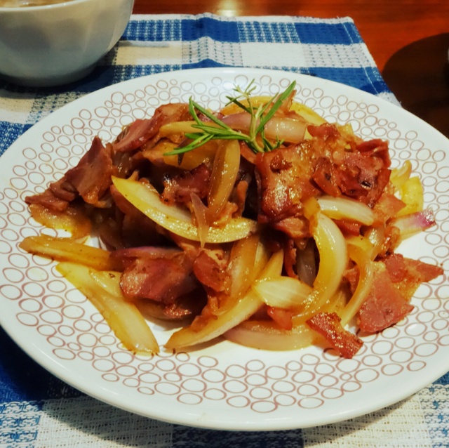 洋葱炒培根