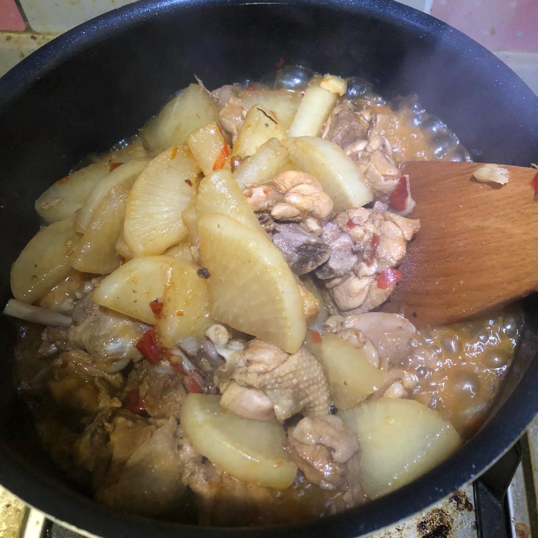 萝卜焖鸡腿