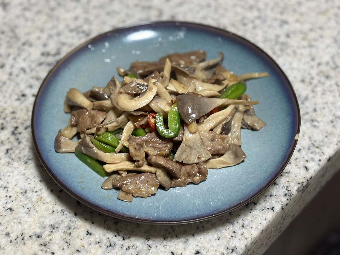 平菇炒肉片
