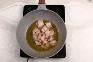 川菜中点餐率最高的回锅肉做法的做法 步骤5